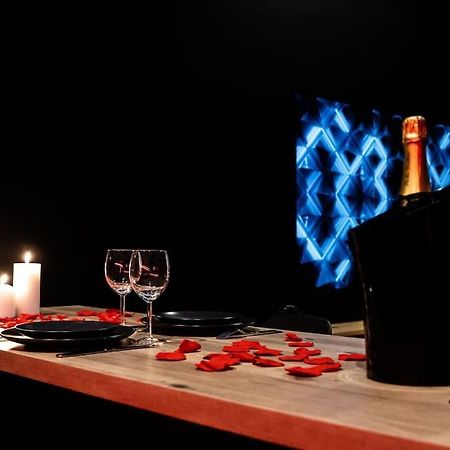 Loveroom O Diable Des Plaisirs Avec Jacuzzi Tourcoing Eksteriør billede