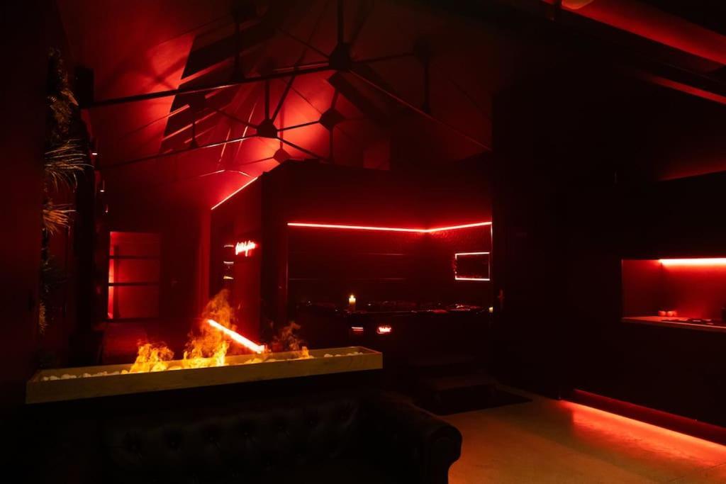 Loveroom O Diable Des Plaisirs Avec Jacuzzi Tourcoing Eksteriør billede