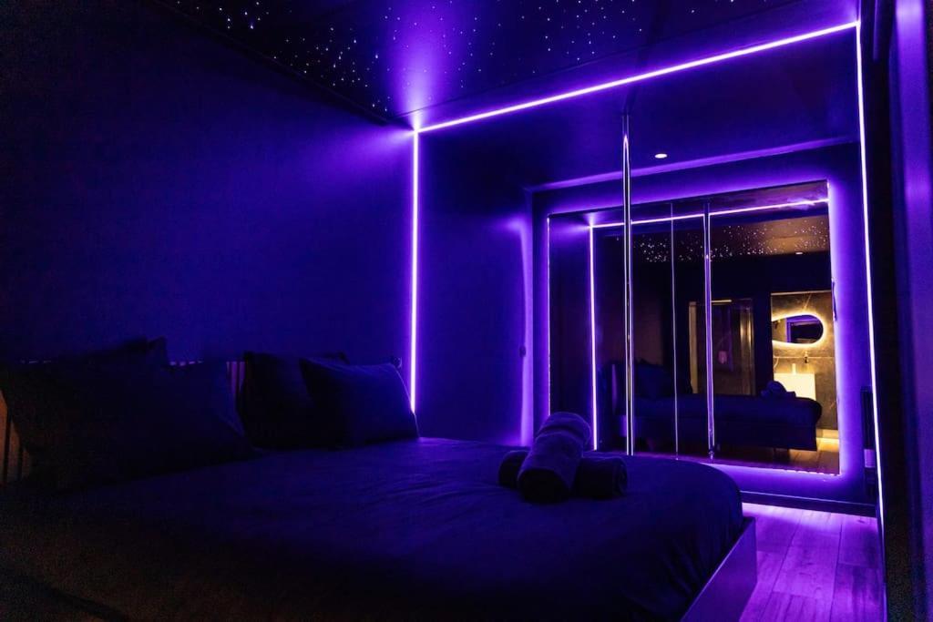 Loveroom O Diable Des Plaisirs Avec Jacuzzi Tourcoing Eksteriør billede