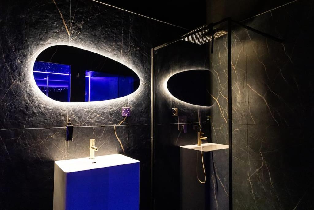 Loveroom O Diable Des Plaisirs Avec Jacuzzi Tourcoing Eksteriør billede