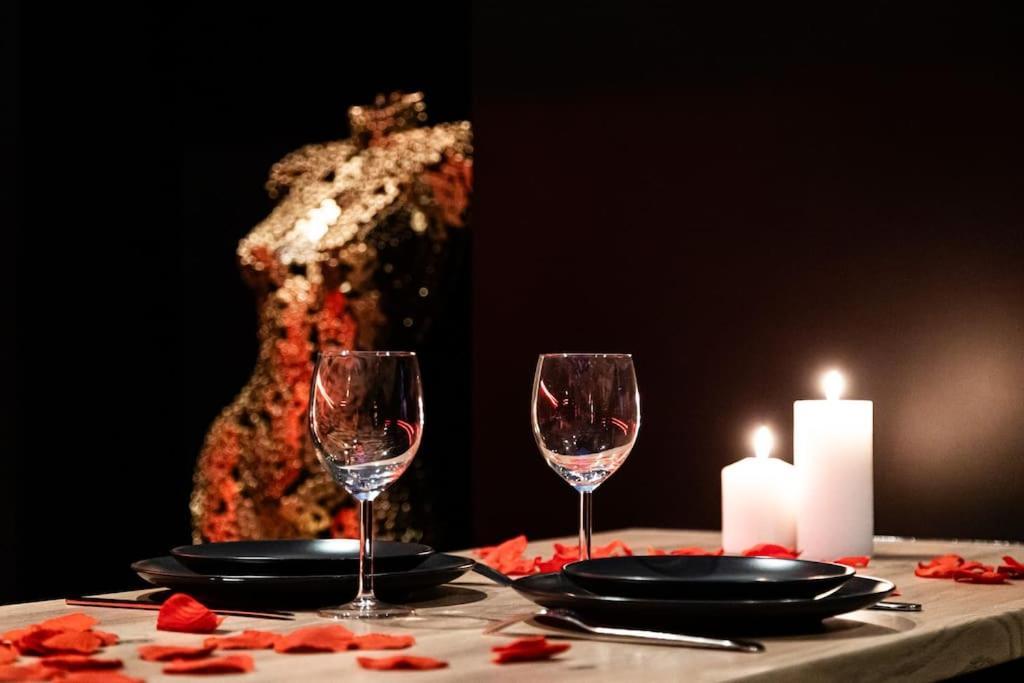 Loveroom O Diable Des Plaisirs Avec Jacuzzi Tourcoing Eksteriør billede