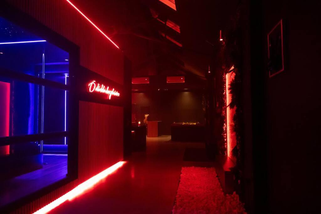 Loveroom O Diable Des Plaisirs Avec Jacuzzi Tourcoing Eksteriør billede