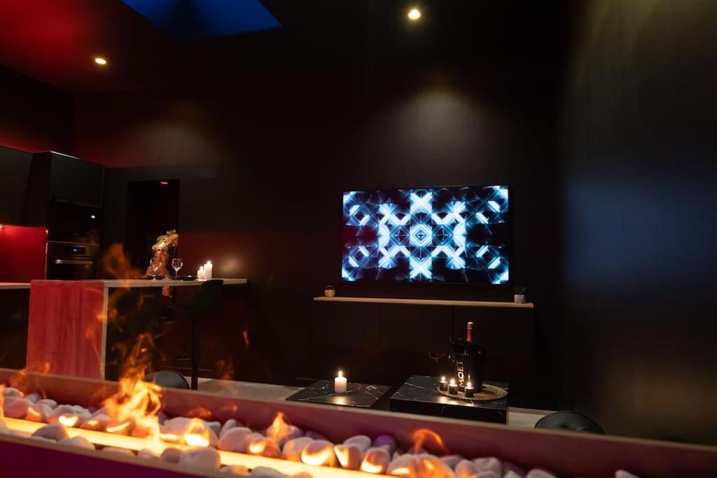 Loveroom O Diable Des Plaisirs Avec Jacuzzi Tourcoing Eksteriør billede