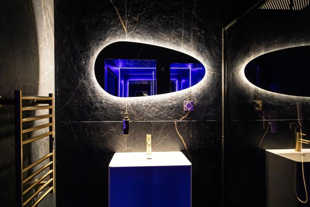 Loveroom O Diable Des Plaisirs Avec Jacuzzi Tourcoing Eksteriør billede